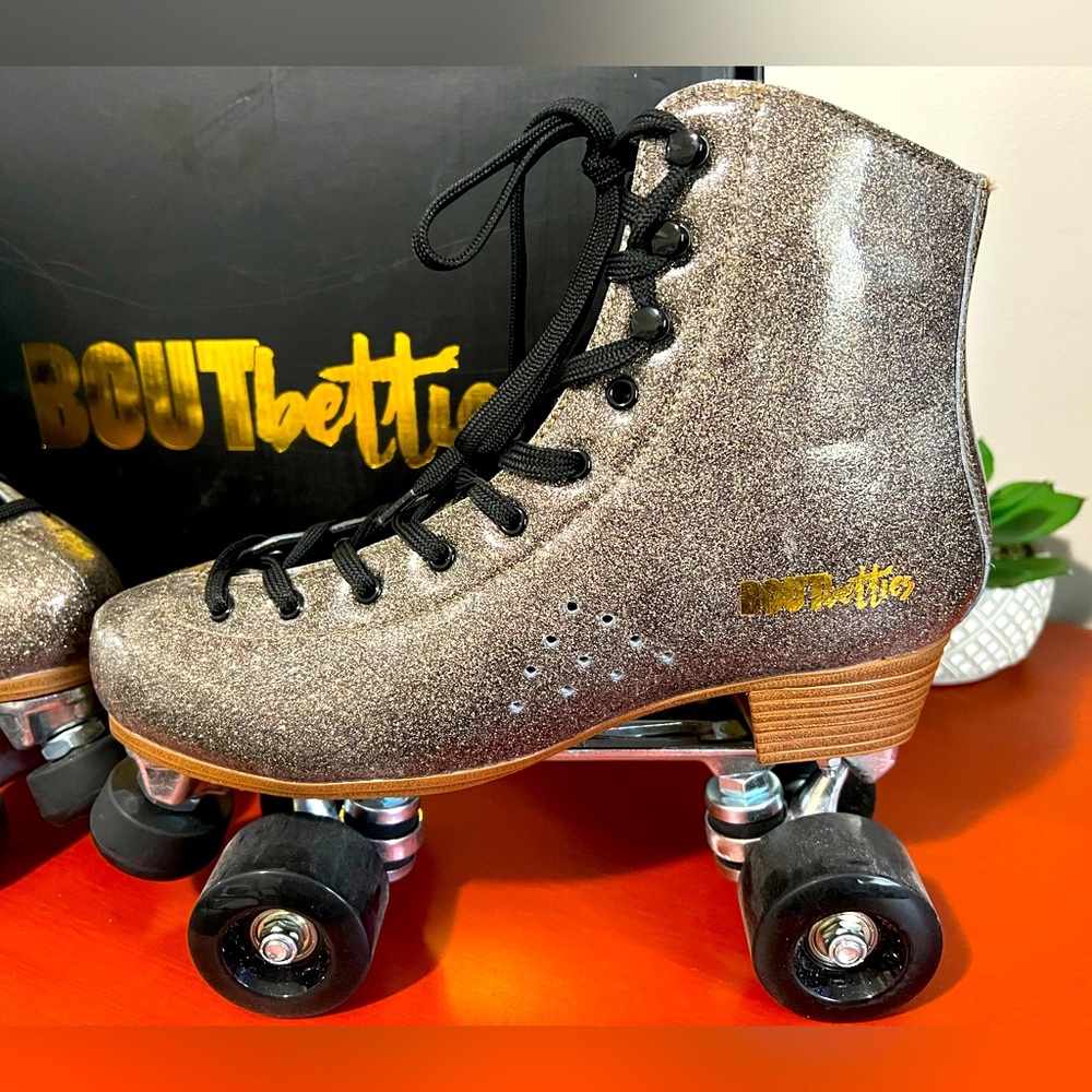 Bout Betties Roller Skates Womens size 10 🛼